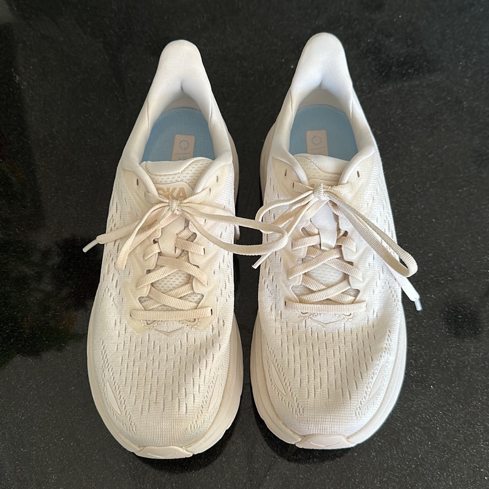 HOKA Clifton 8 Sneakers - size 7.5